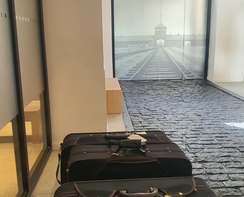 VIOLINS OF HOPE Buenos Aires, March 2023 Belén Alonso Management