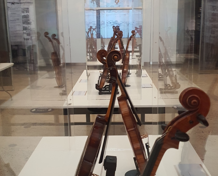 VIOLINS OF HOPE Buenos Aires, March 2023 Belén Alonso Management